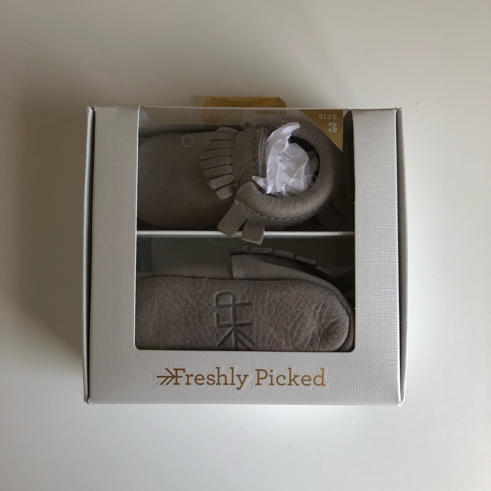 Freshly Picked Soft Sole Mocs NWT size 3